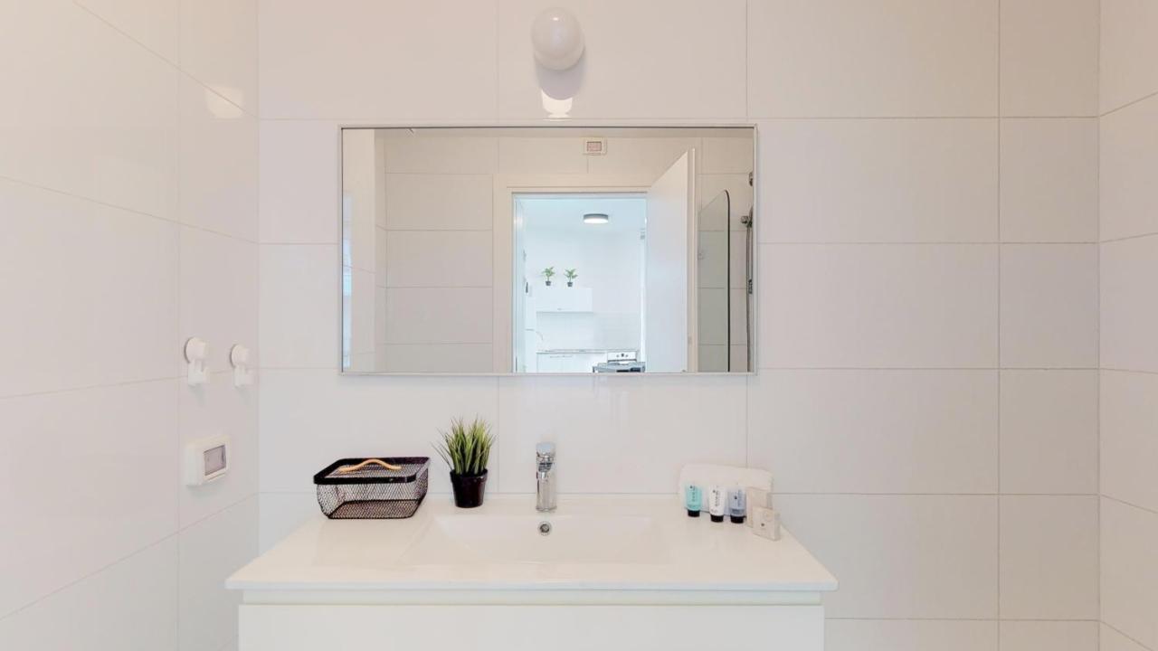 Comfortable Apartment With Balcony By Holyguest Tel Aviv Luaran gambar